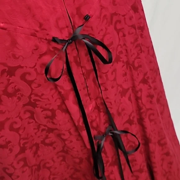 Lipservice gown - Picture 4 of 14